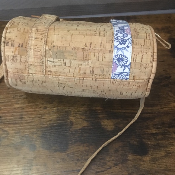 Vintage natural cork kimono cylinder crossbody bag - Picture 6 of 11